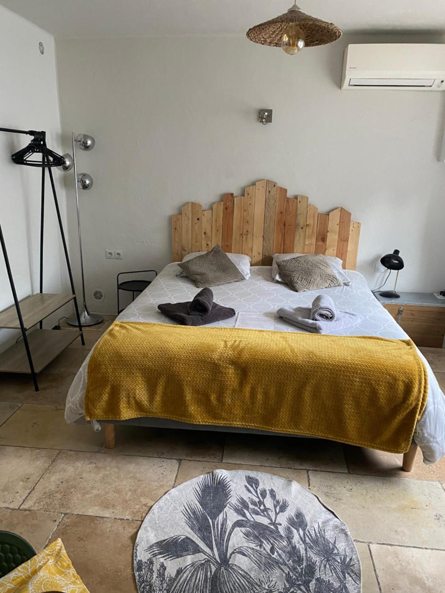 Studio La Source Claire LʼIsle-sur-la-Sorgue Exterior foto